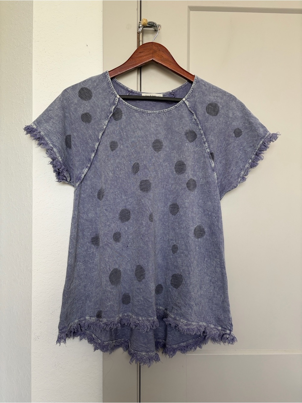 JESS AND JANE MIRAGE MINERAL PURPLE POKA DOT TOP WOMENS MEDIUM